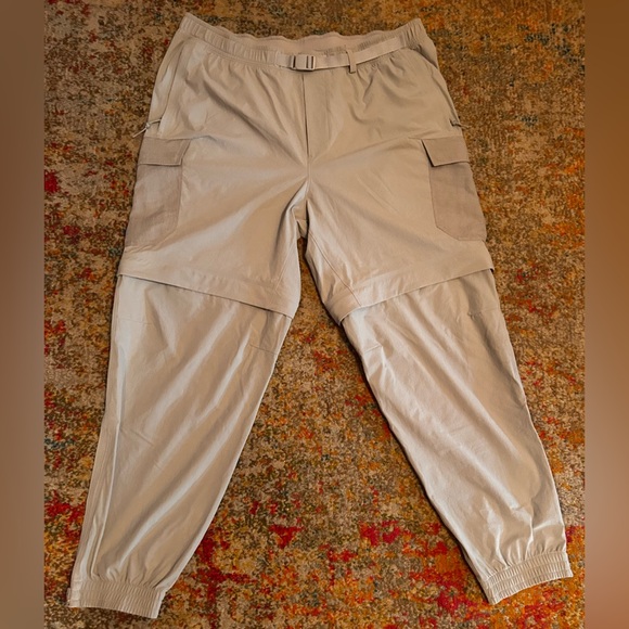 Lululemon Convertible Hiking Pants/Shorts Ltweight Cargo. Small Blemish On Rear.